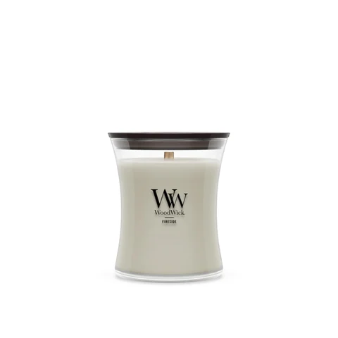 WoodWick Fireside Candle: crackling wooden wick with notes of amber, vetiver and musk.